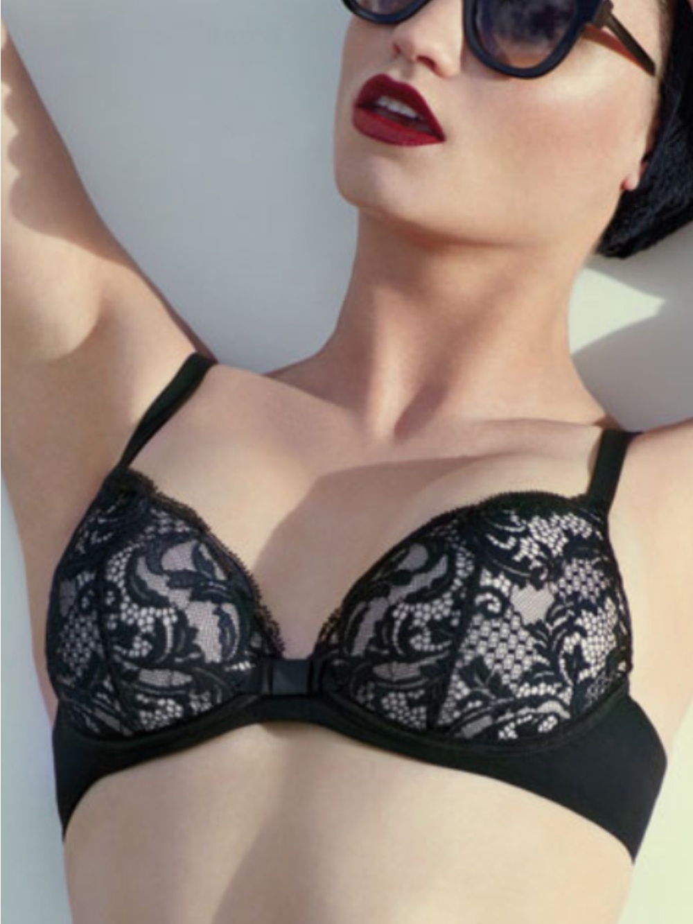 Lou Paris Piccadilly Bra 34D nude black lace French lingerie’s design bow used